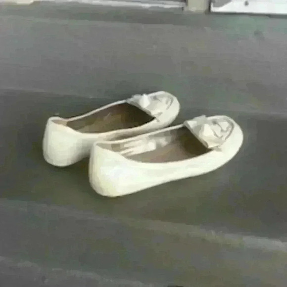 BCBG flat, Size 7M - Picture 5 of 5